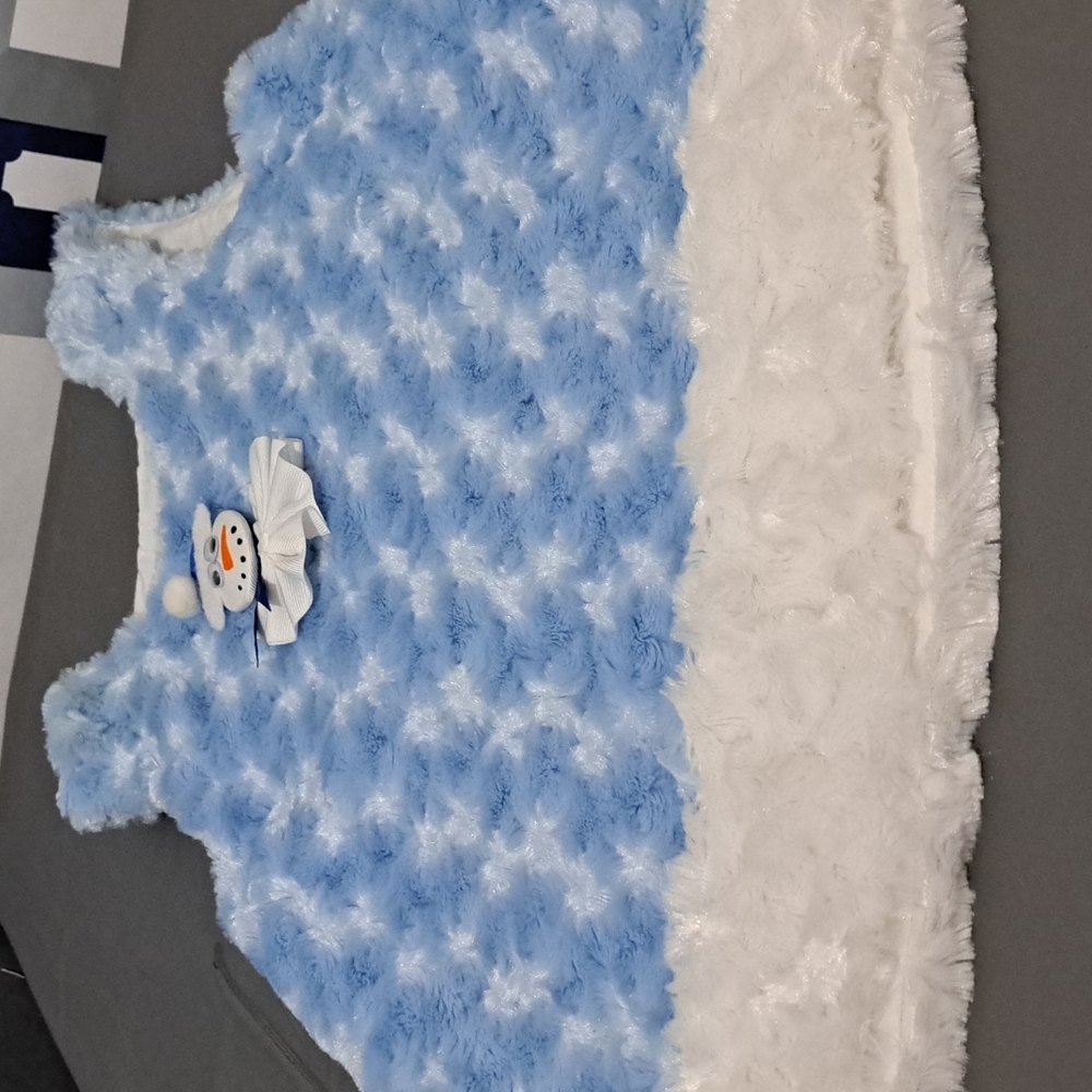 A Beanstalk Original Little Girls  Size 4 Top and Pants  It is Blue and White